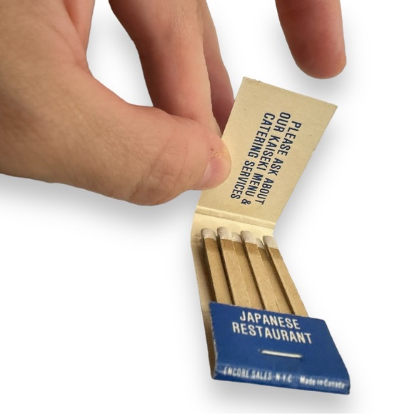 Vintage Manhattan NYC Matchbooks 1970s 1980s Manhattan Cafe Sheraton LOT OF 4 - Picture 8 of 9